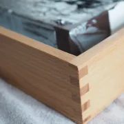 Kaffeekunst Massivholzrahmen – Siebträger-Design Weiß