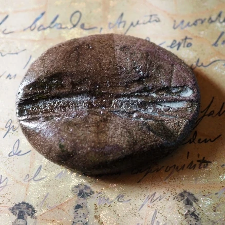 Handgetöpferte Raku Kaffeebohne Groß